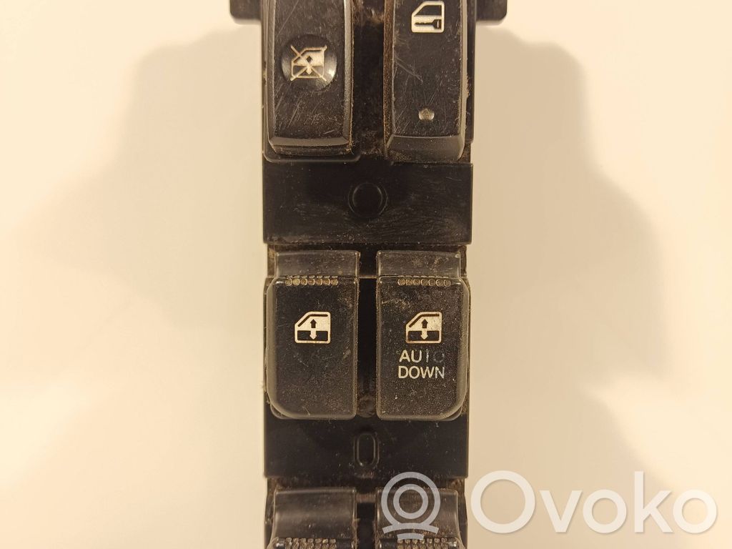 Hyundai Santa Fe Electric window control switch 