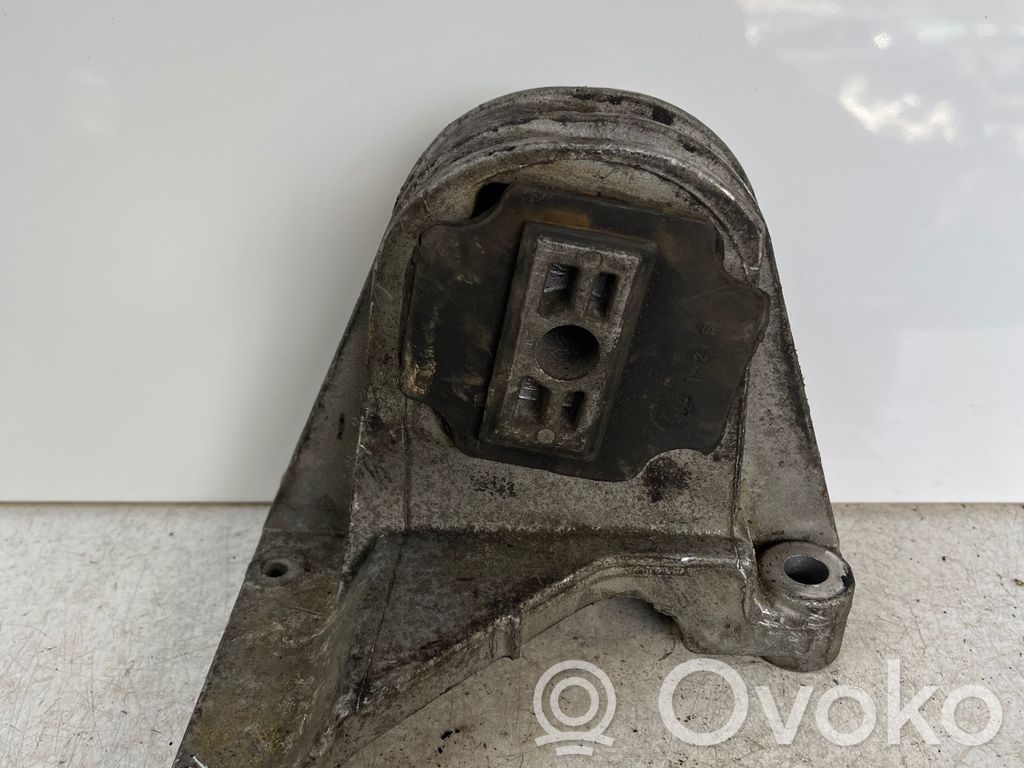 Volvo S60 Engine mounting bracket 