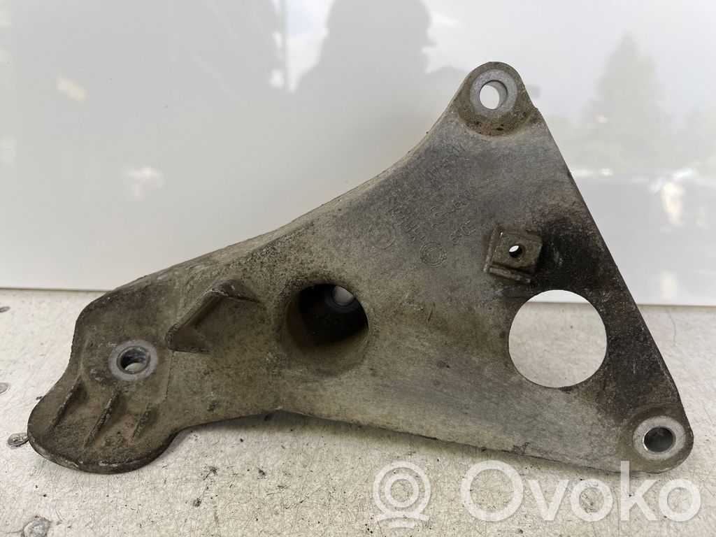 BMW 5 E60 E61 Engine mounting bracket 
