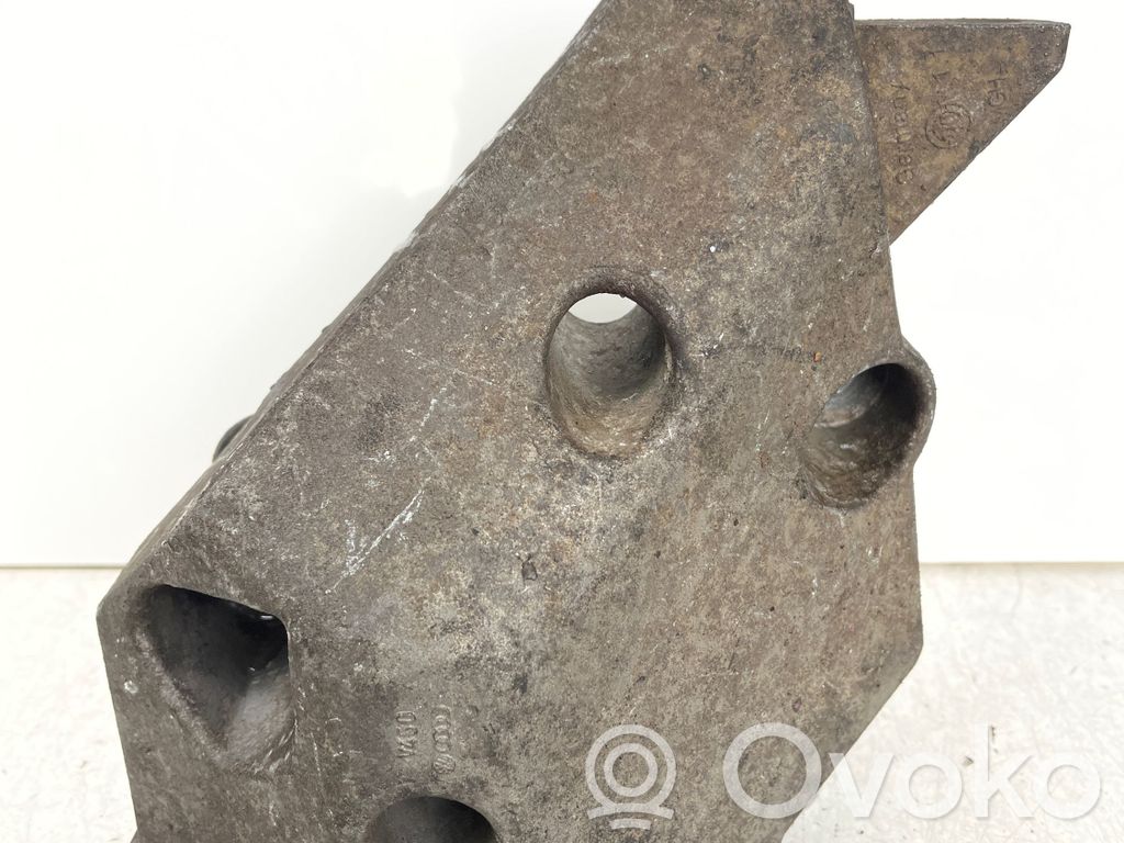Volkswagen Polo Engine mounting bracket 