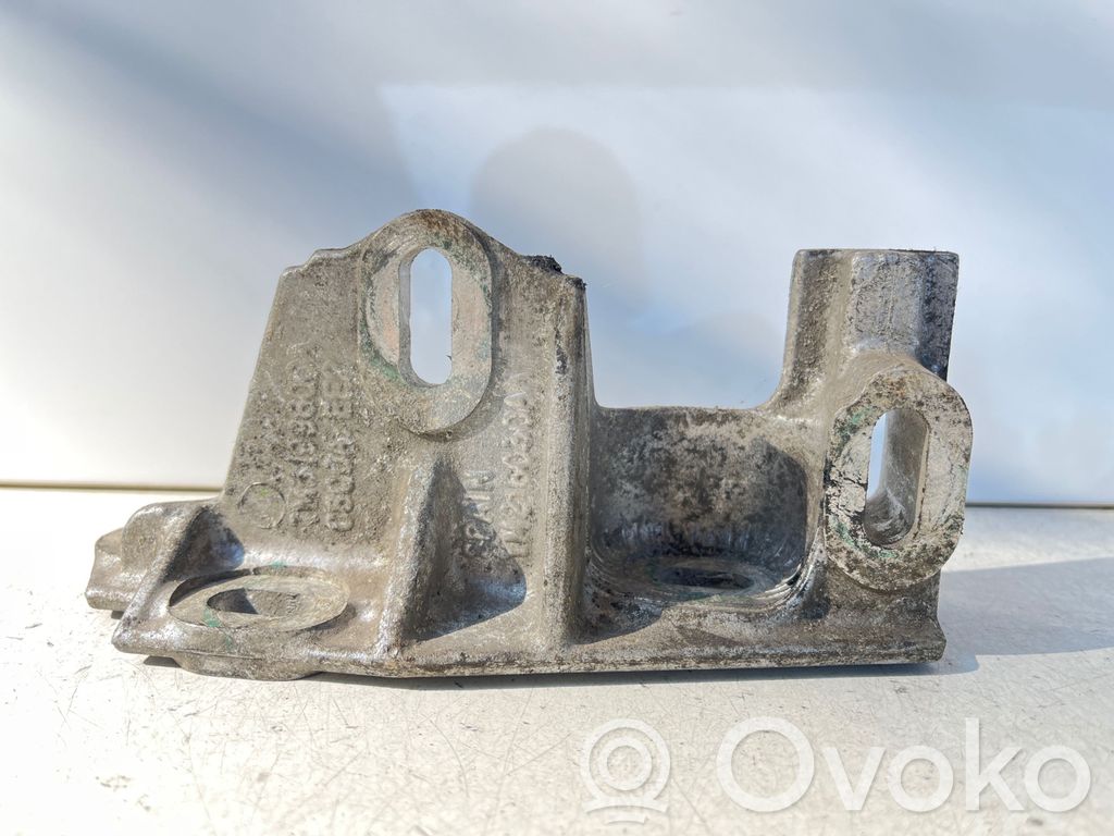 Engine mounting bracket   7M3199600A,YM216030AA