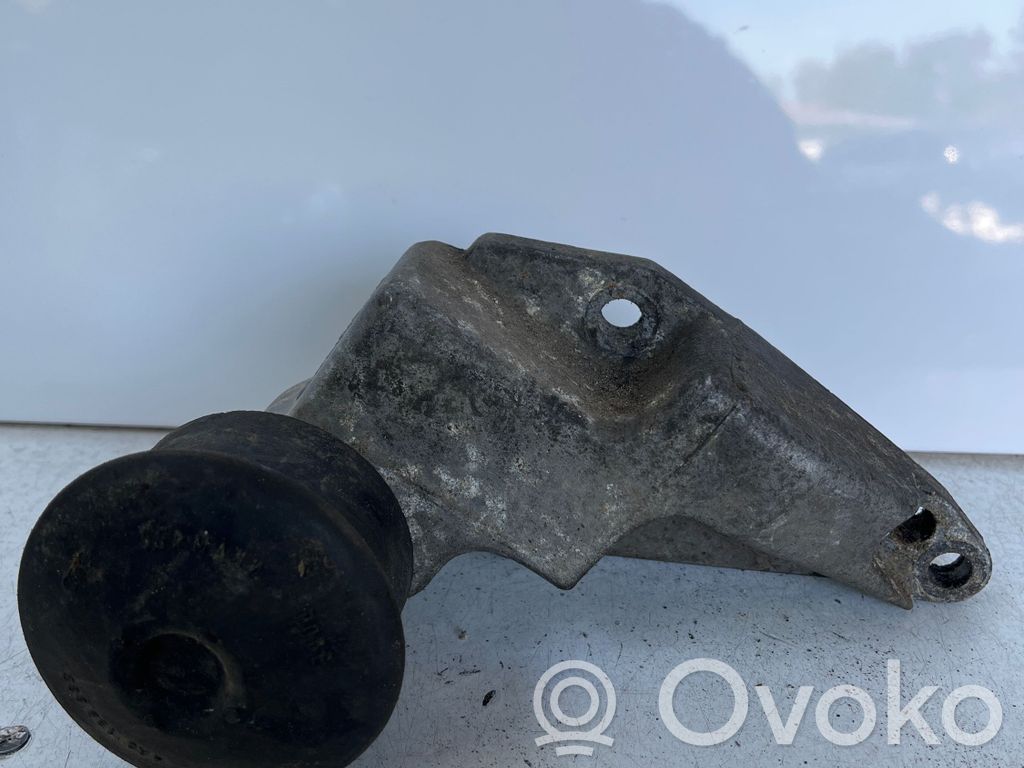 Audi 100 S4 C4 Engine mounting bracket 