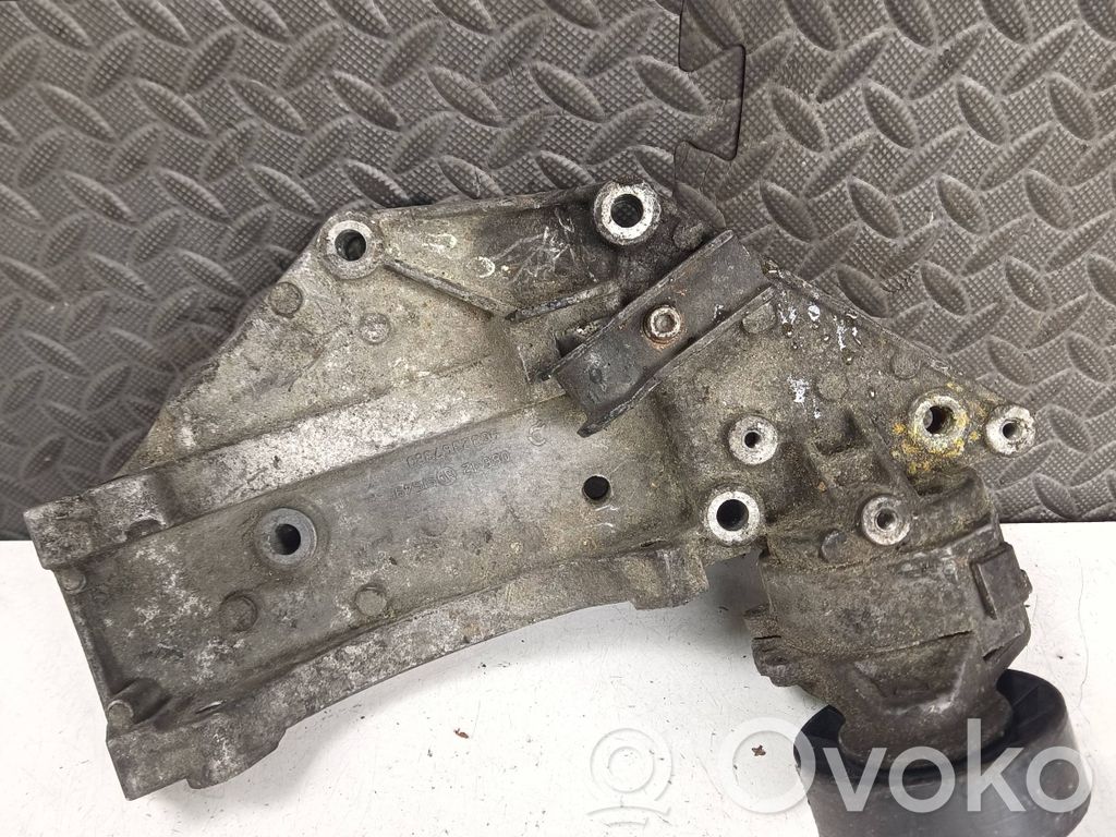 Volvo V50 Generator/alternator bracket 