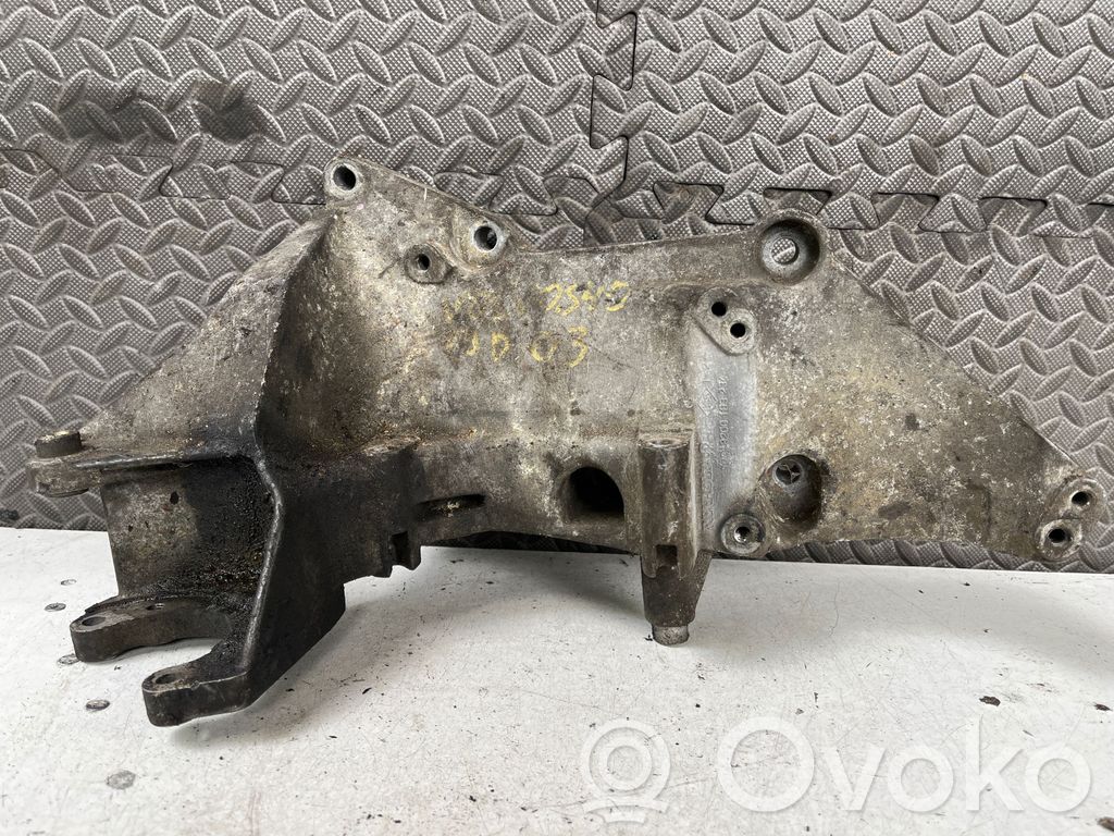 Volvo S40, V40 Ģeneratora stiprinājums 
