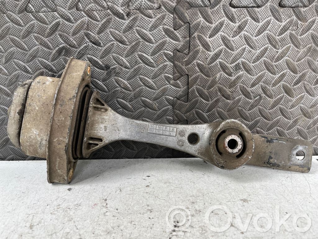 Volkswagen Golf IV Gearbox mounting bracket 