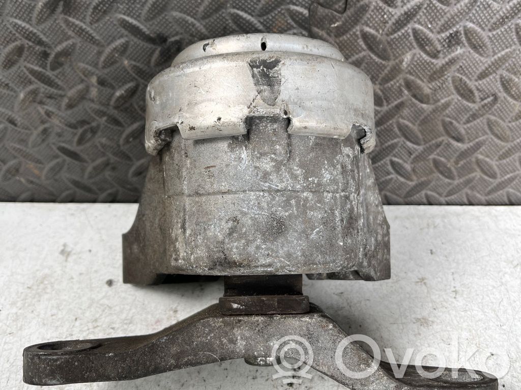 Ford Mondeo MK IV Engine mounting bracket 