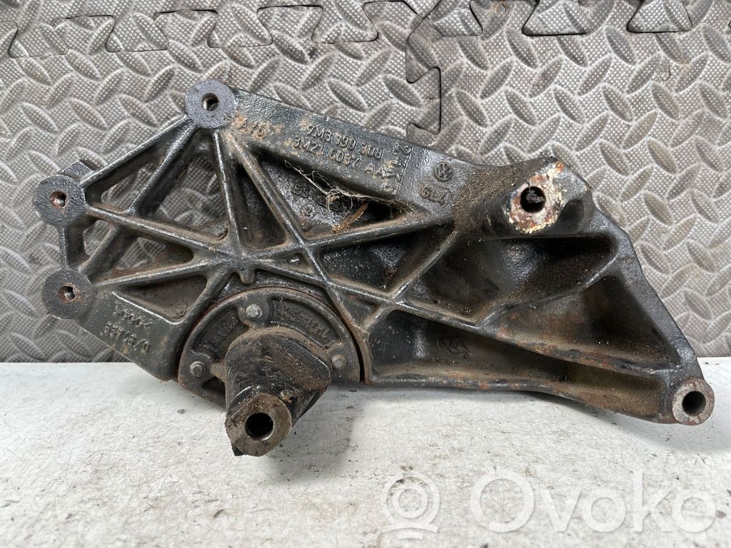 Ford Galaxy Engine mounting bracket 