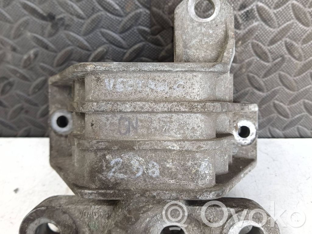 Engine mount bracket   9156944
