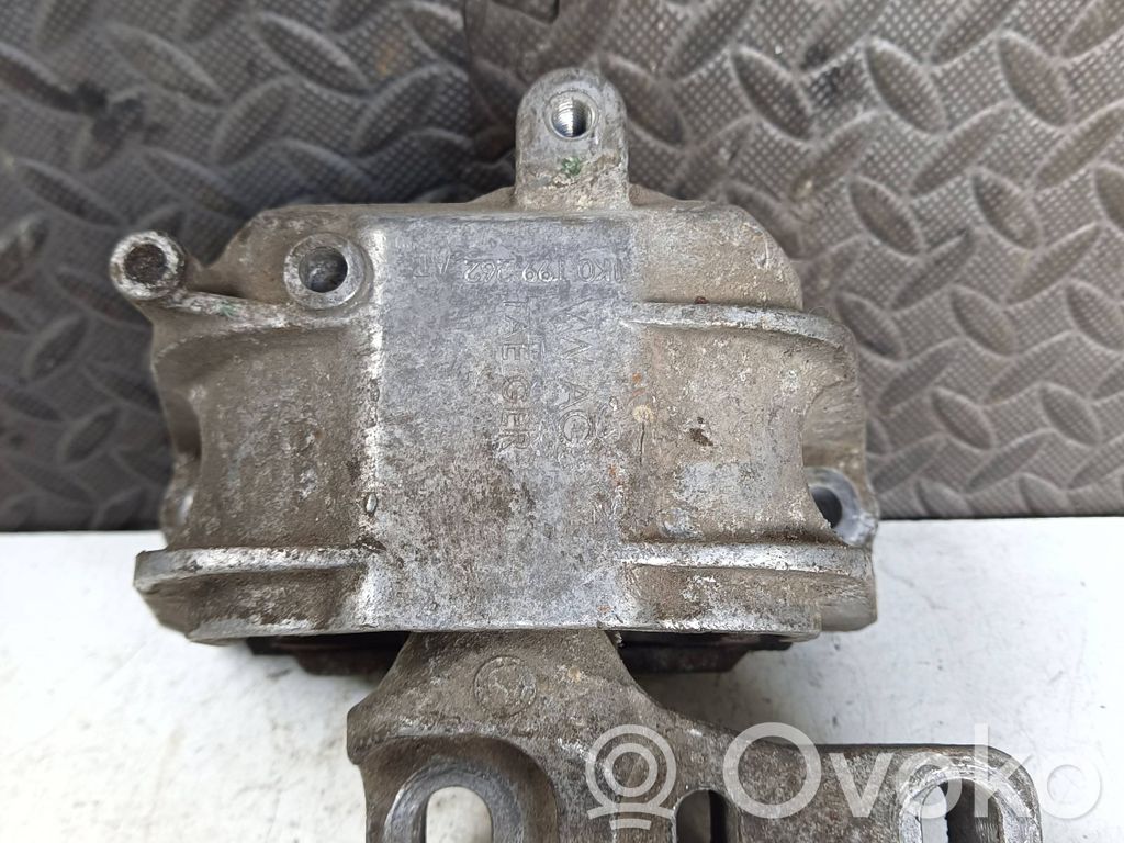 Volkswagen Golf V Engine mount bracket 