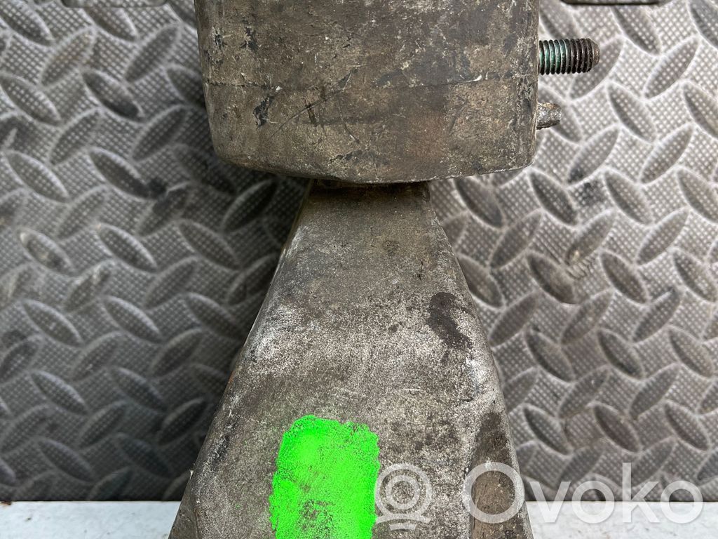 Engine mount bracket   8D0399113AB