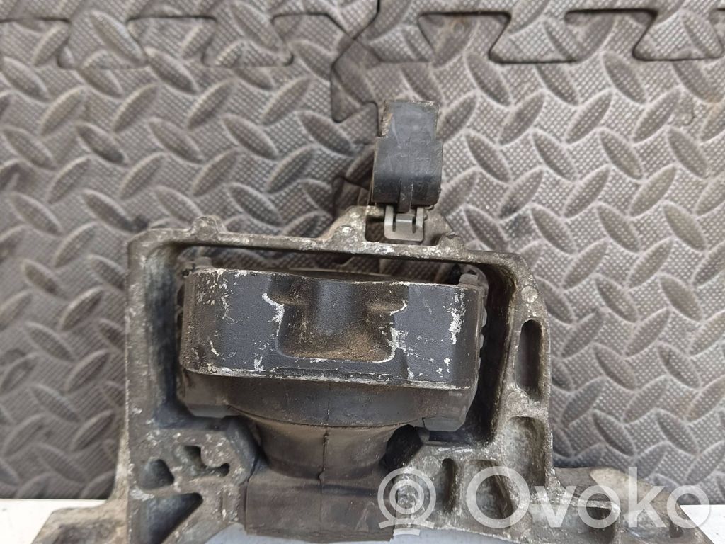 Volvo V50 Engine mount bracket 