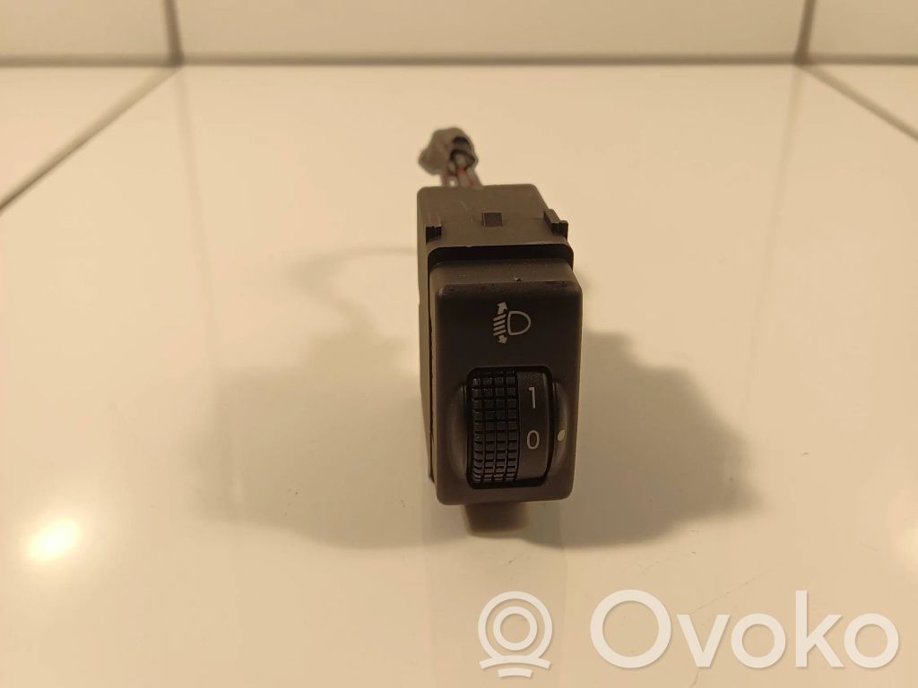 Nissan Qashqai+2 Interruptor de control de altura del faro delantero 