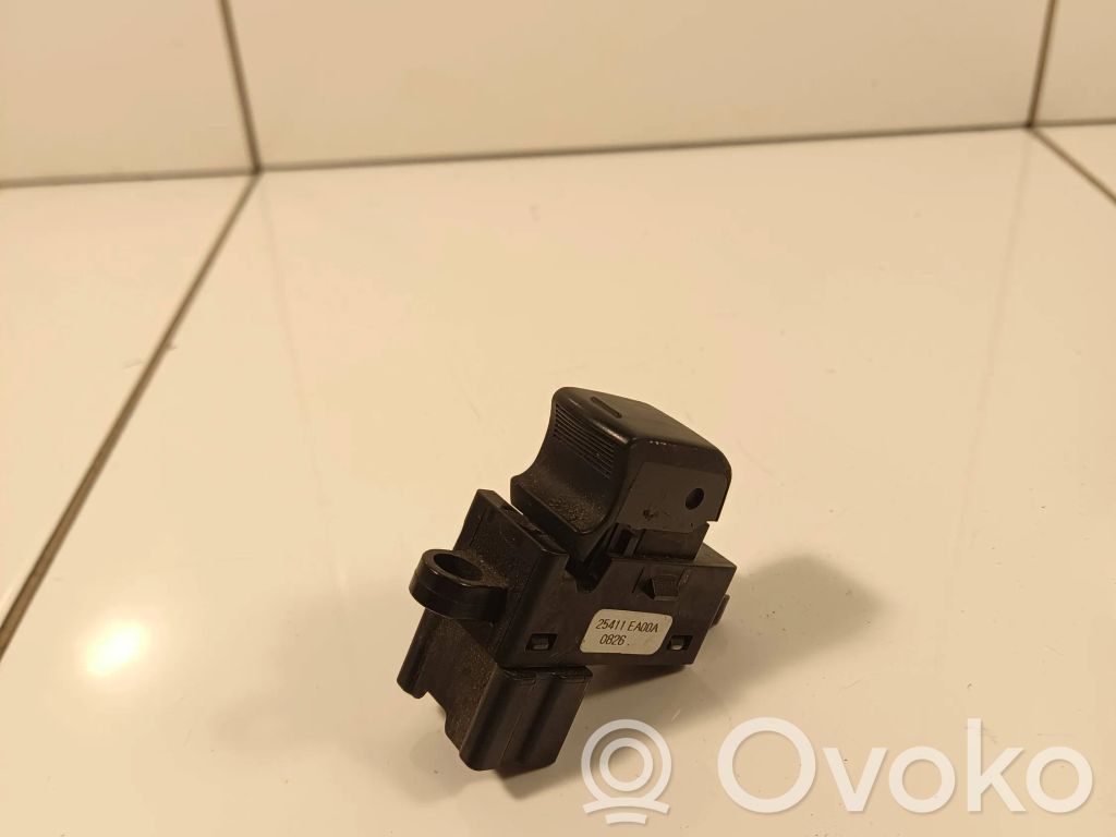 Nissan Pathfinder R51 Electric window control switch 