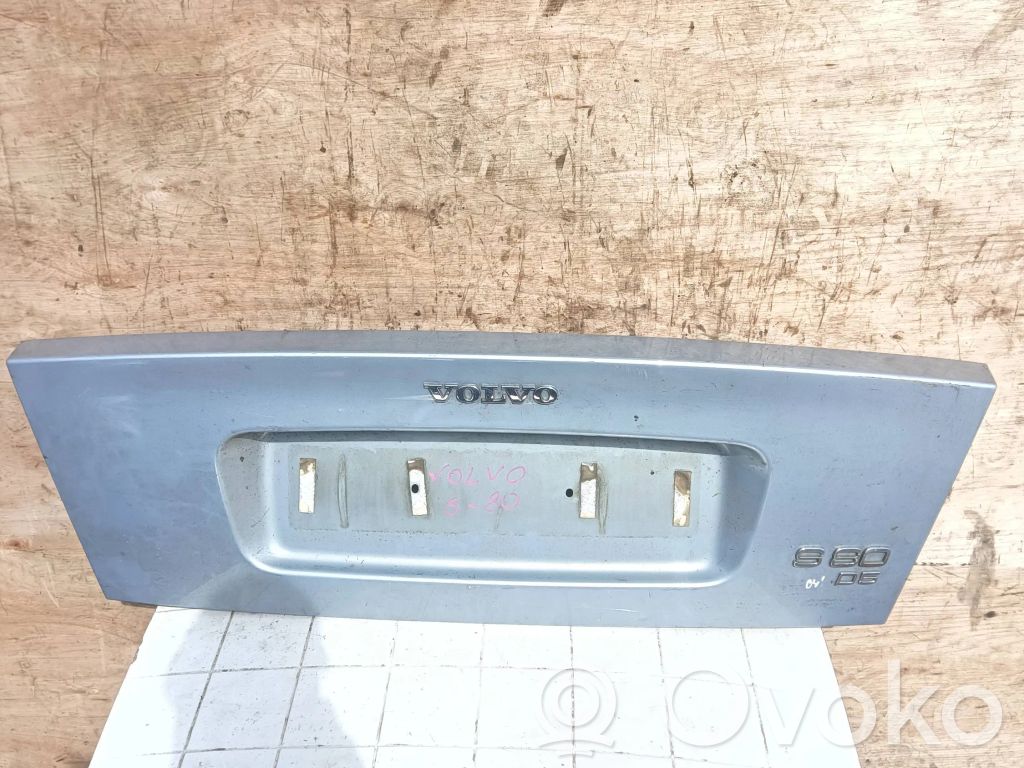 Volvo S80 Trunk door license plate light bar 