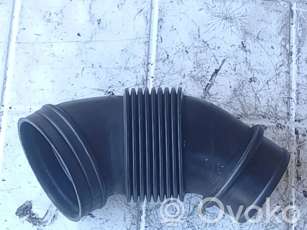 Audi A8 S8 D3 4E Ilmanoton kanavan osa 