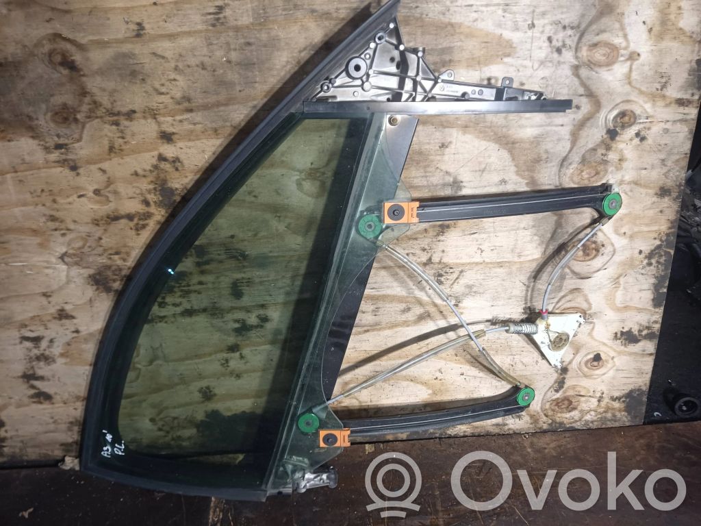 Audi A3 S3 8P Front door window/glass frame 
