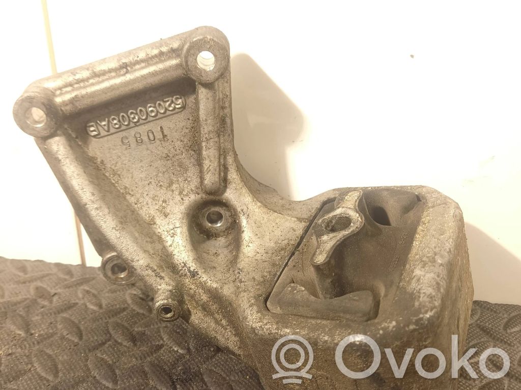 Jeep Grand Cherokee (WK) Engine mount bracket 