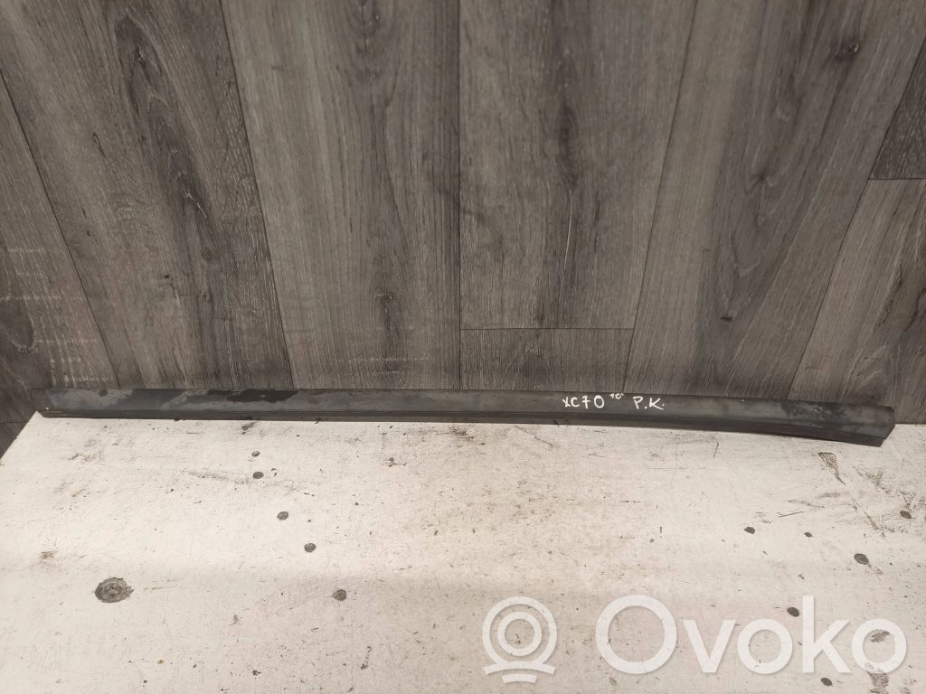 Volvo XC70 Windshield trim 