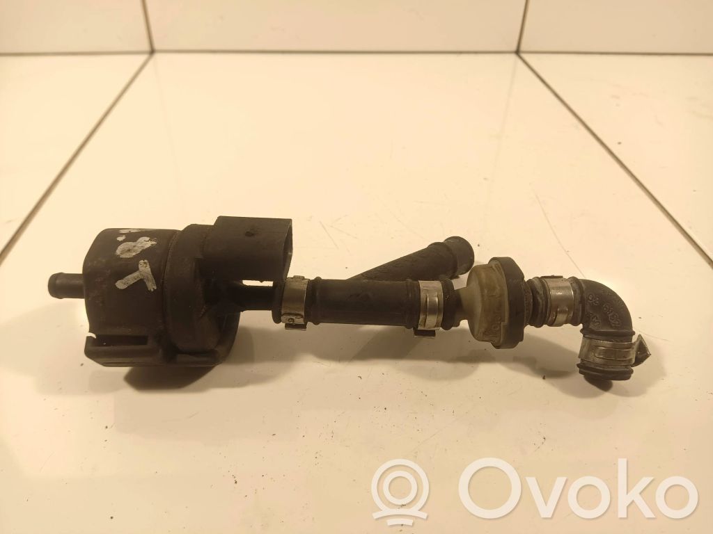 Audi A4 S4 B6 8E 8H Zawór podciśnienia 