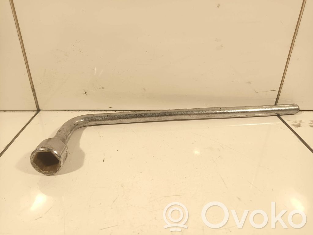Mercedes-Benz C W203 Wheel nut wrench 