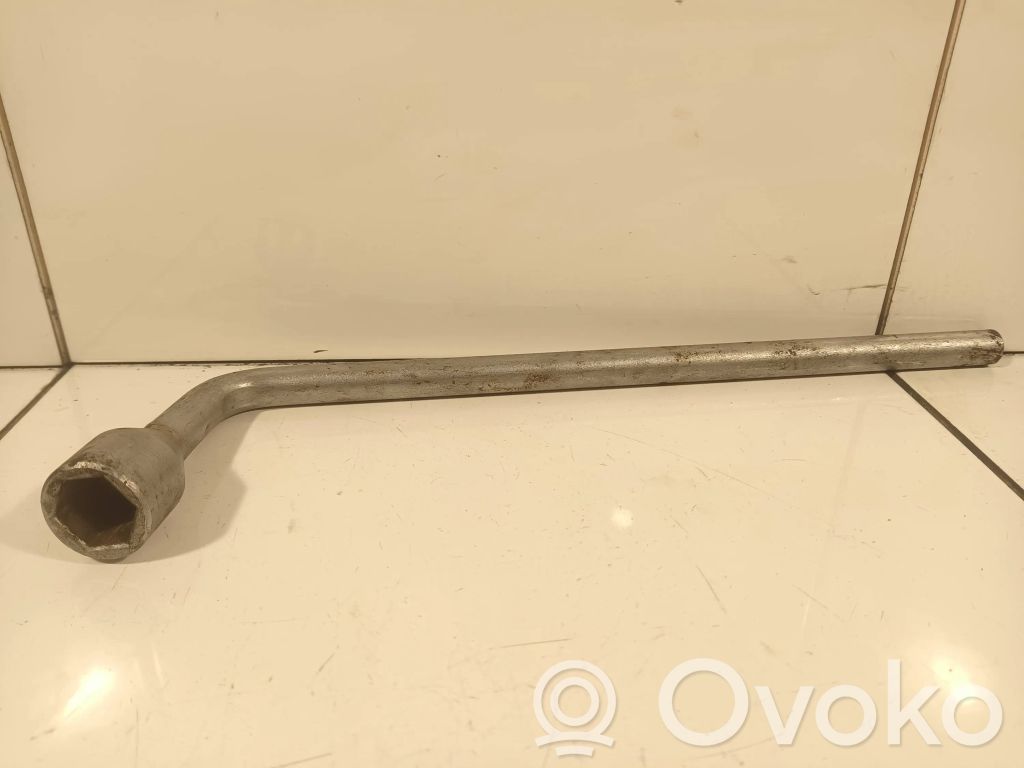 Mercedes-Benz C W204 Wheel nut wrench 