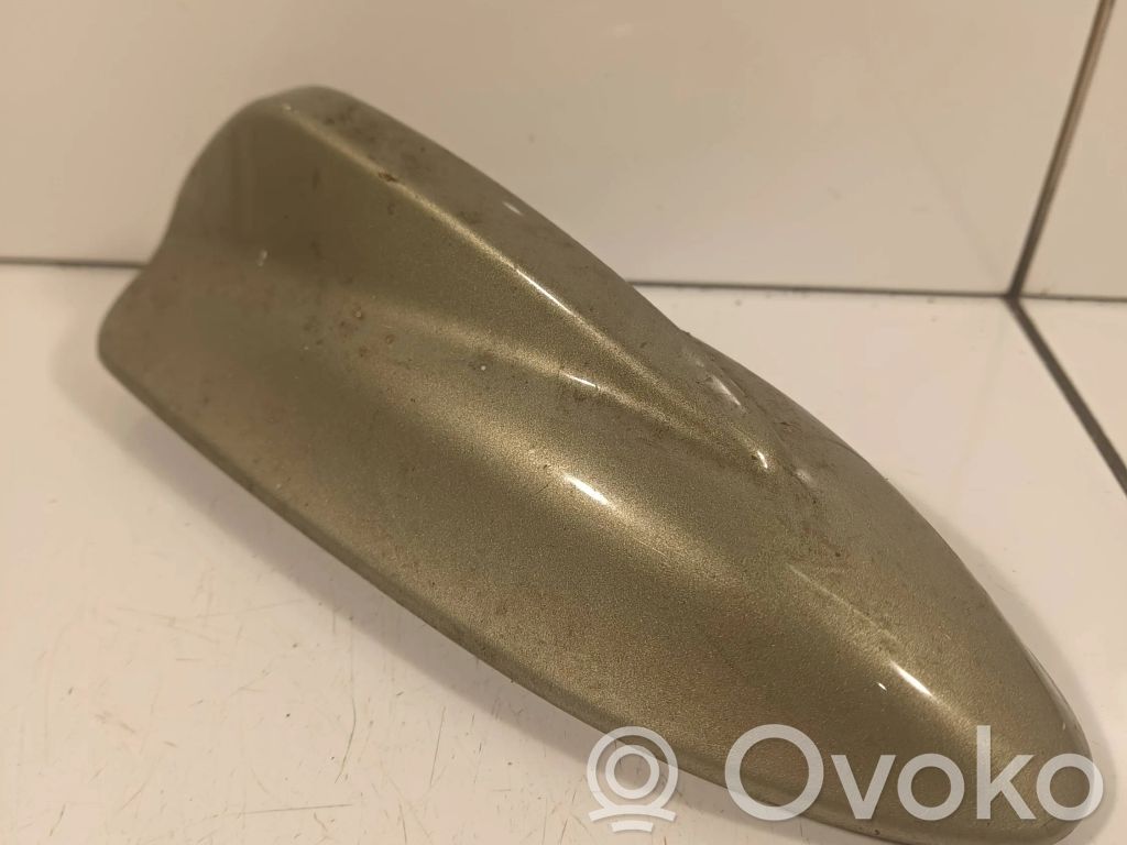 Osłona anteny dachowej GPS   39850689,10072008