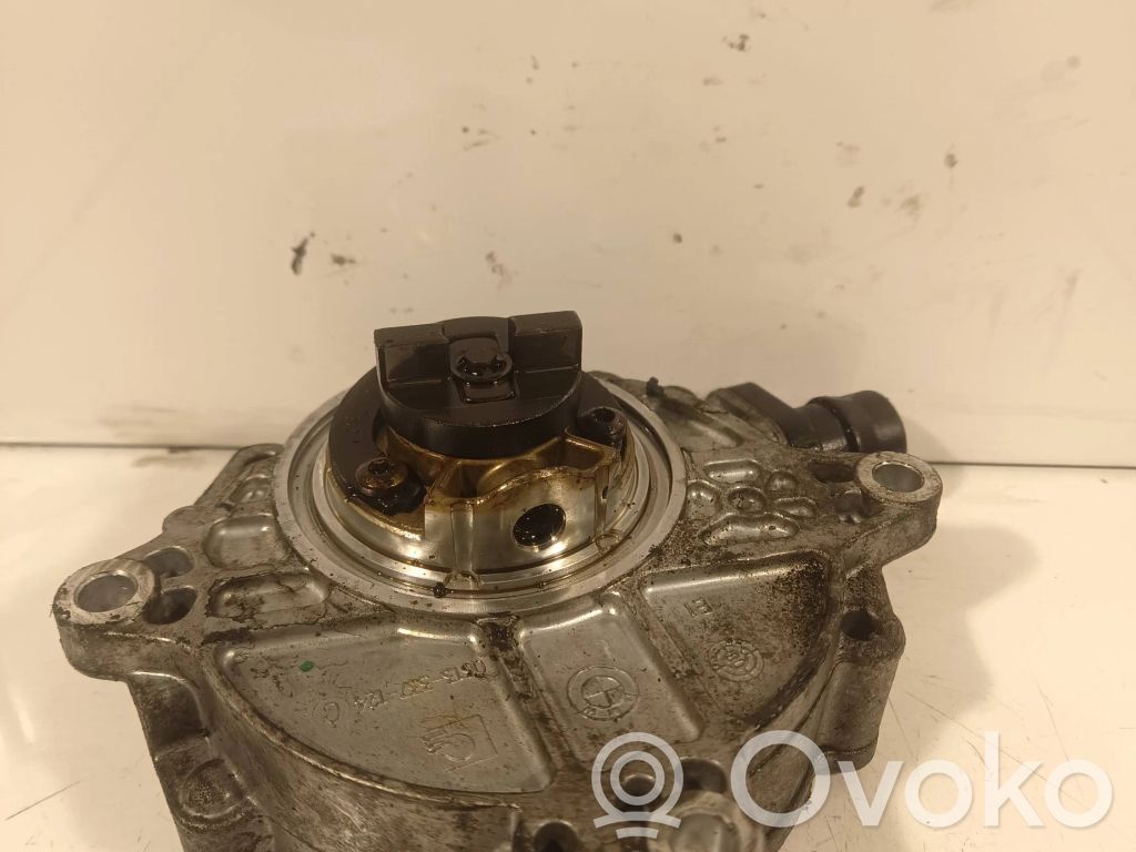 Vacuum pump   0313327116