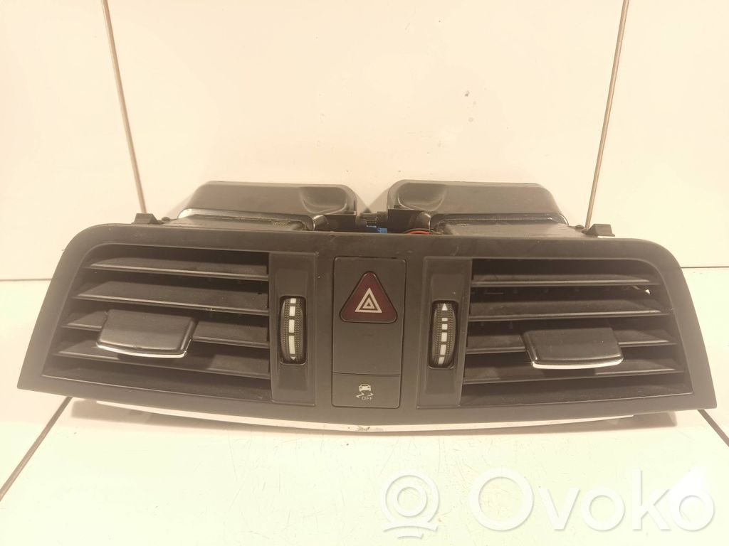 Mercedes-Benz E C207 W207 Dysze / Kratki środkowego nawiewu deski rozdzielczej 