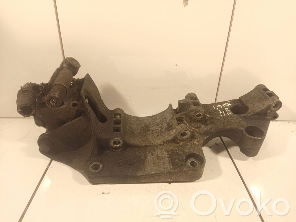 Volkswagen Golf IV Engine mounting bracket 