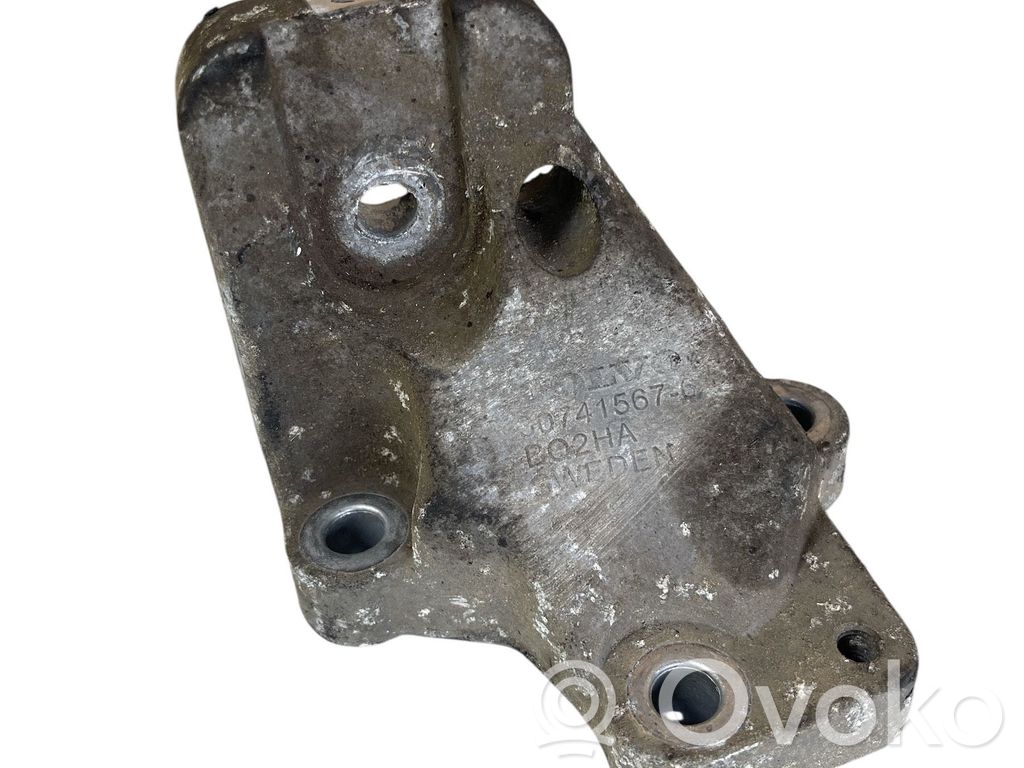 Volvo XC90 Engine mounting bracket 