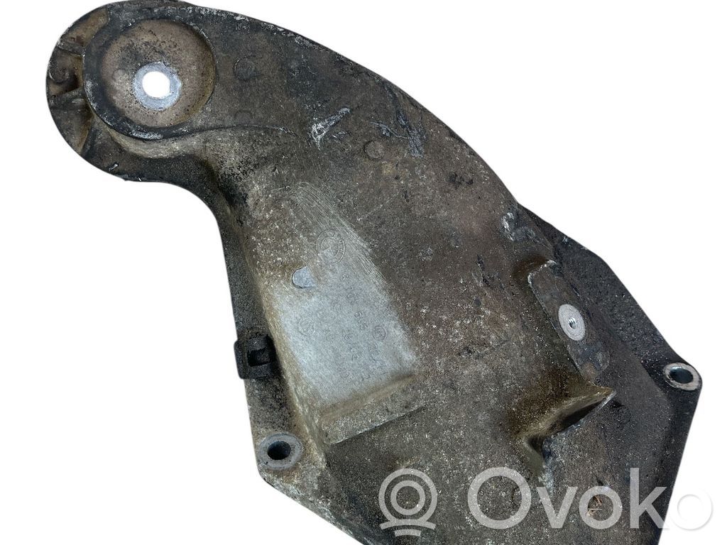 BMW X5 E53 Engine mounting bracket 