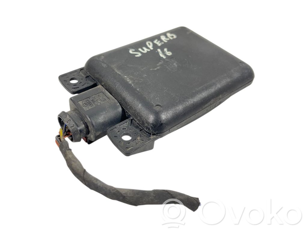 Skoda Superb B8 (3V) Módulo de control de punto muerto 