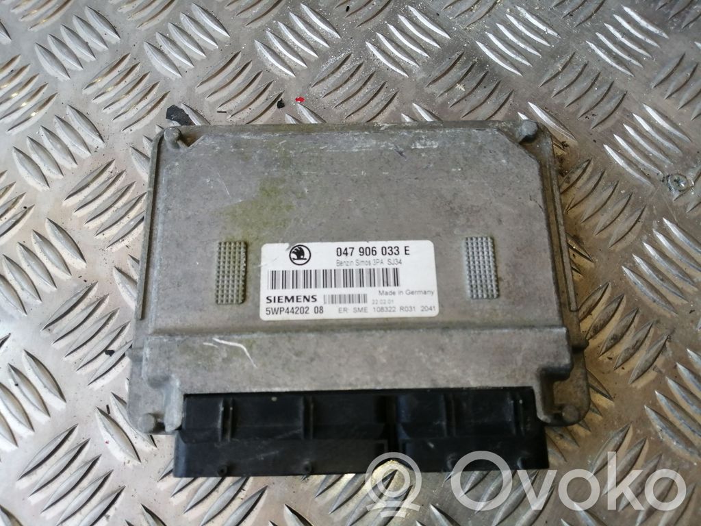 Engine control unit/module   047906033E
