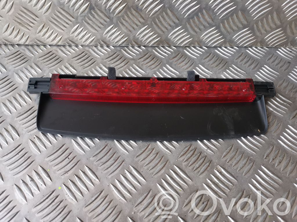 Third/center stoplight   4F5945097