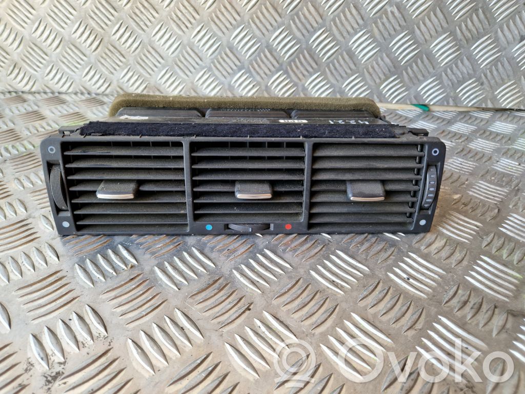 Audi A8 S8 D2 4D Dysze / Kratki środkowego nawiewu deski rozdzielczej 