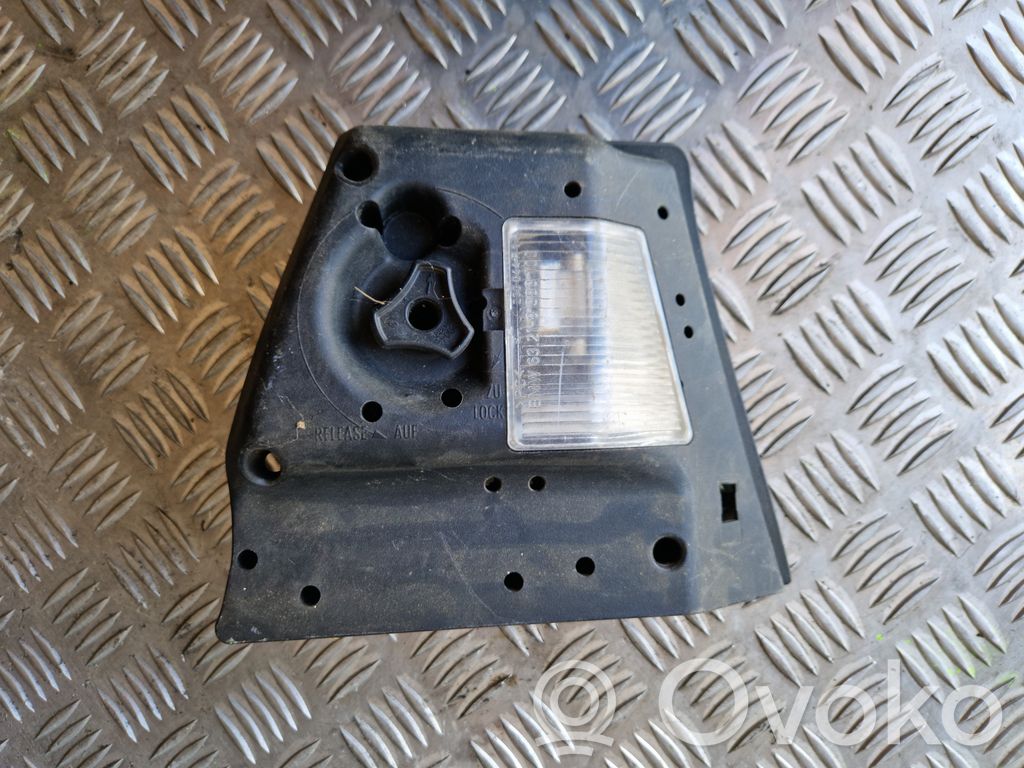 BMW 3 E46 Takavalon polttimon suojan pidike 
