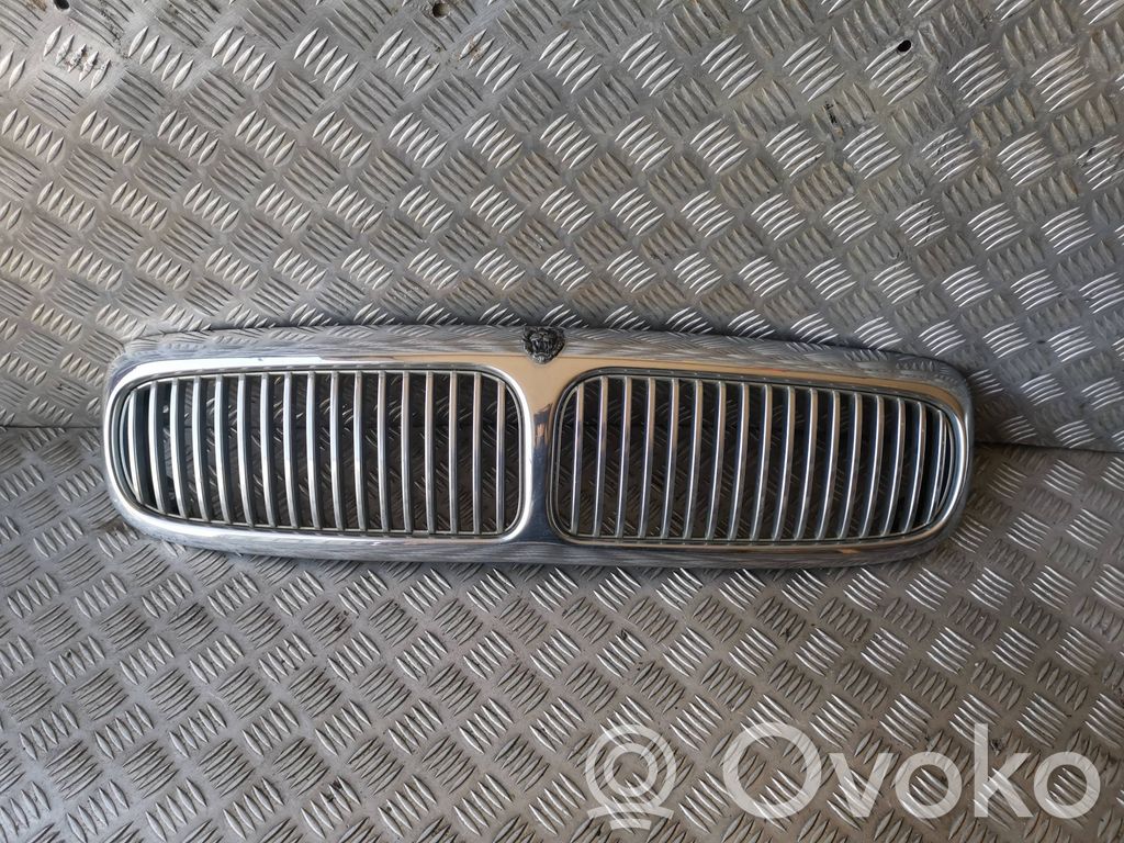 Jaguar XJ X308 Etupuskurin ylempi jäähdytinsäleikkö 