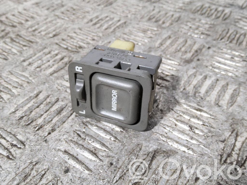 Honda CR-V Wing mirror switch 