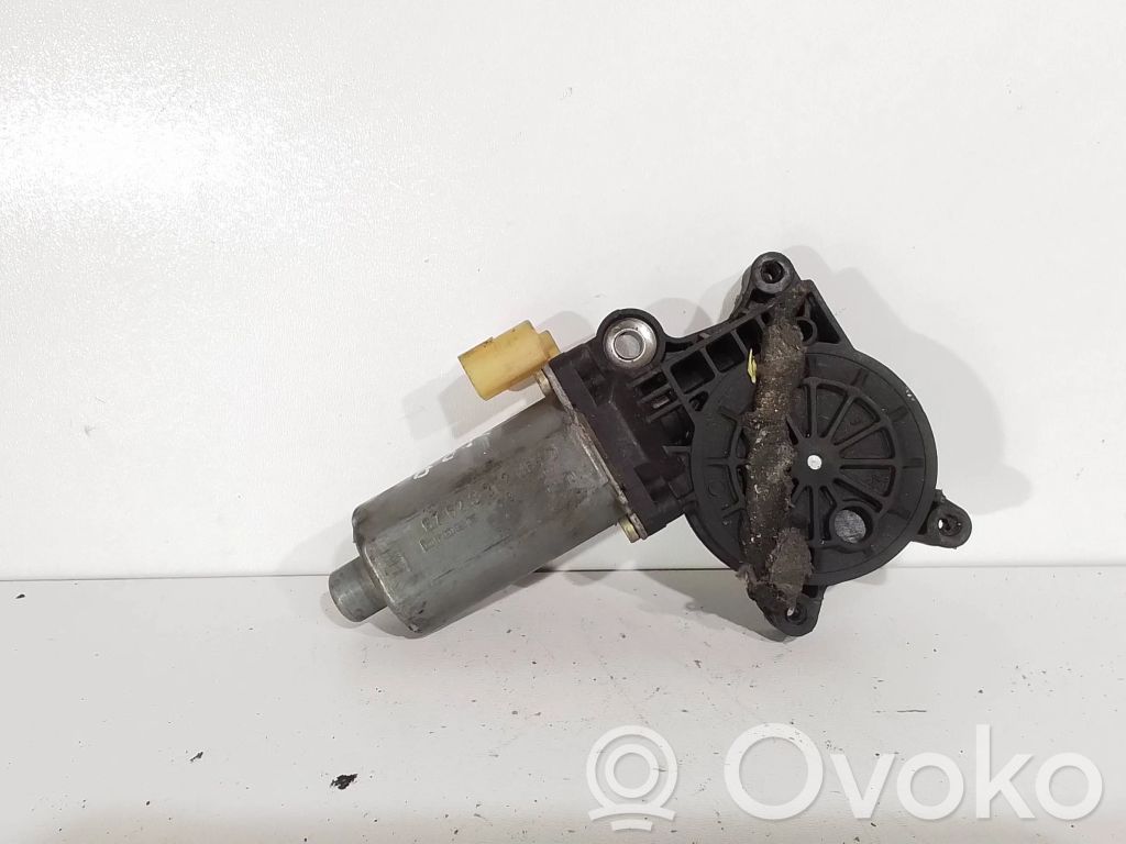 BMW 3 E46 Front door window regulator motor 