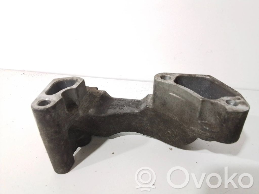 Ford Mondeo MK IV Engine mounting bracket 