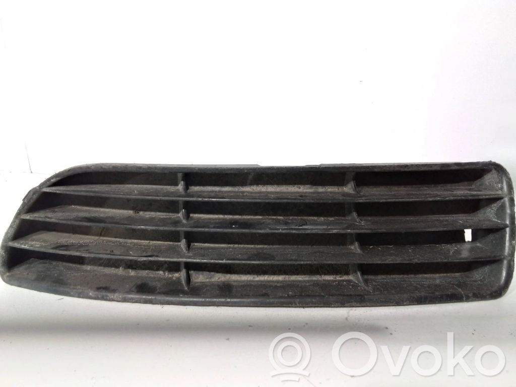 Audi A4 S4 B5 8D Mascherina inferiore del paraurti anteriore 