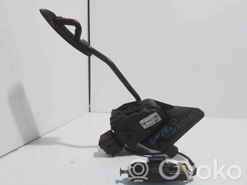 Opel Corsa C Akseleratora pedālis 