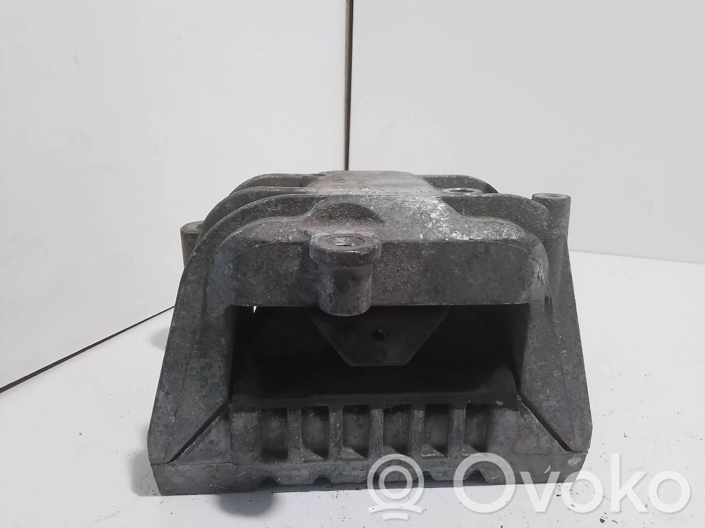 Volkswagen Golf V Engine mount bracket 