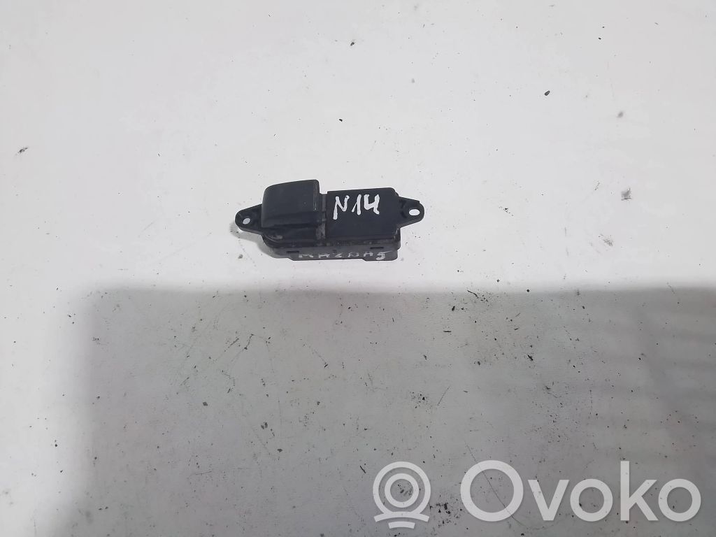 Mazda 5 Windscreen/window heater switch 