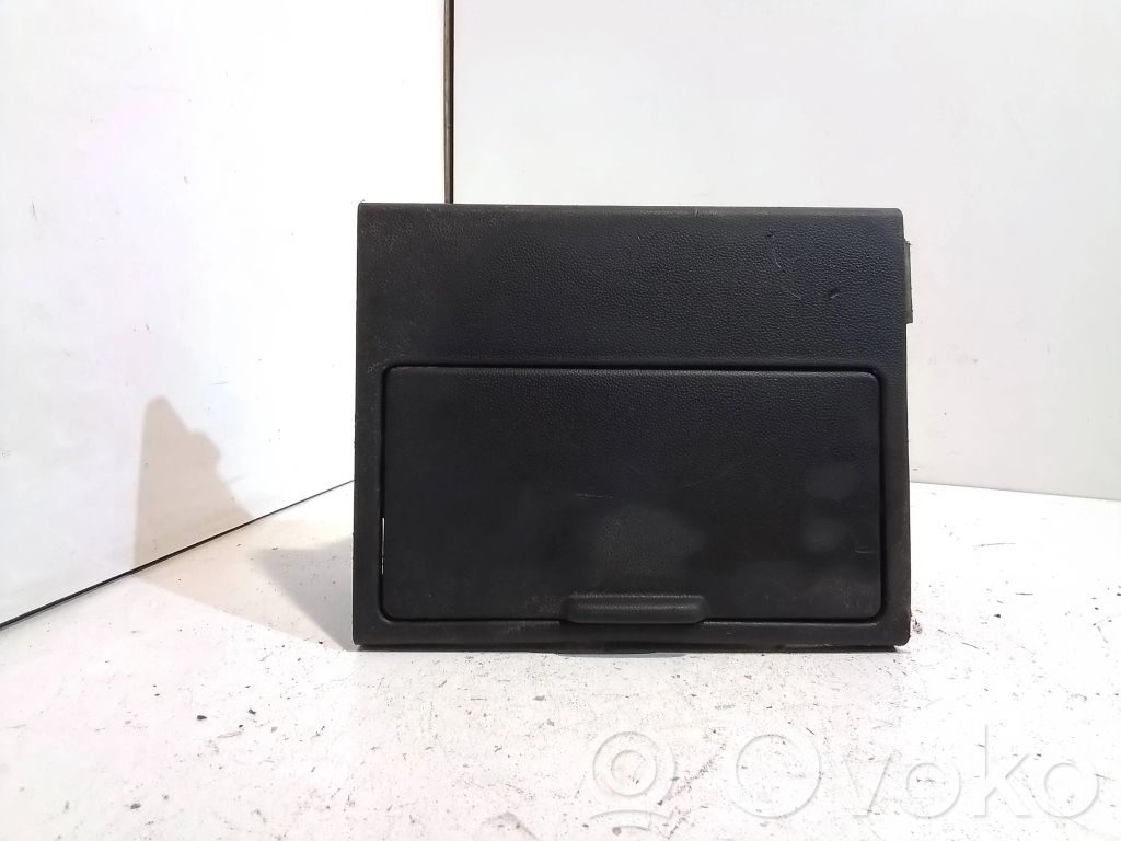 Mazda 5 Cup holder back 