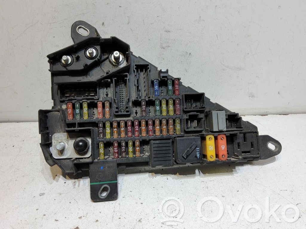 BMW 5 E60 E61 Saugiklių blokas 