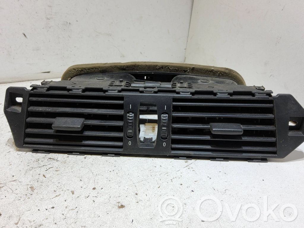 BMW 5 E60 E61 Centrinės oro grotelės 
