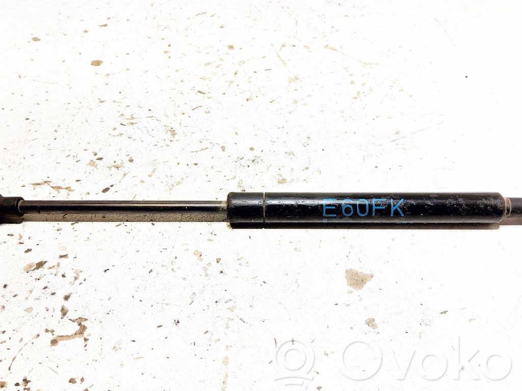 BMW 5 E60 E61 Dzinēja pārsega amortizators 