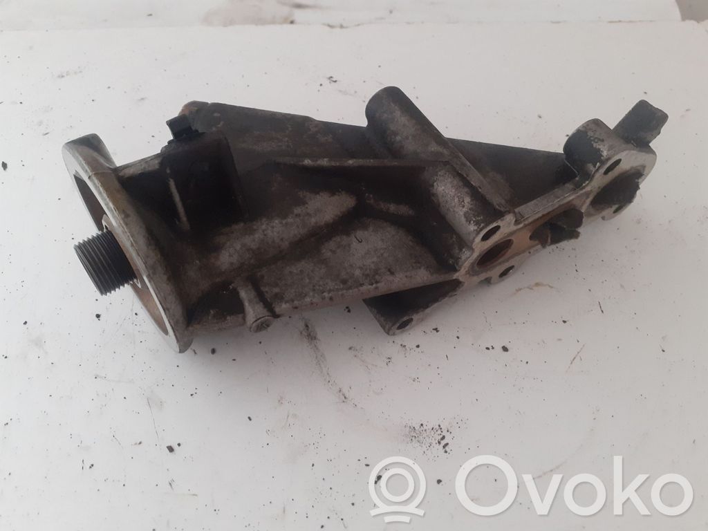 Citroen Xsara Picasso Öljynsuodattimen kannake 