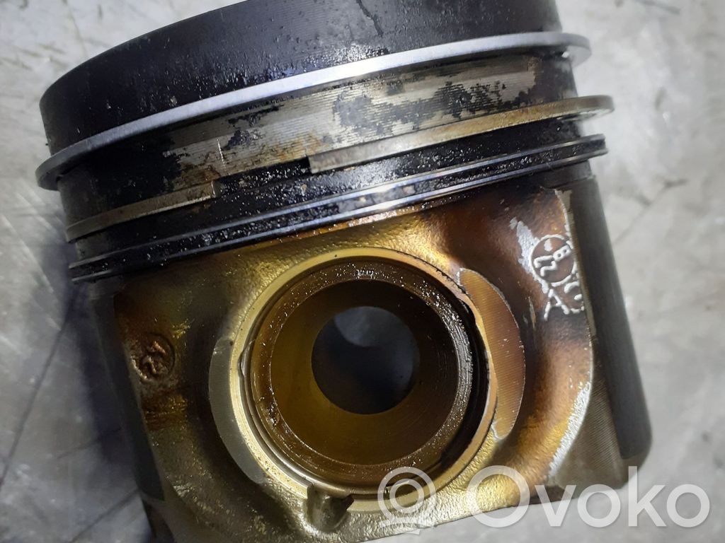 Audi A5 8T 8F Piston 